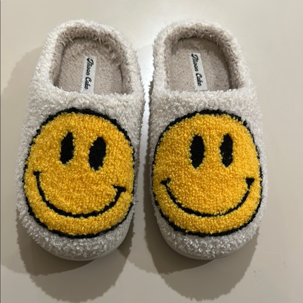 Kids White and Yellow Smiley Face Slippers
